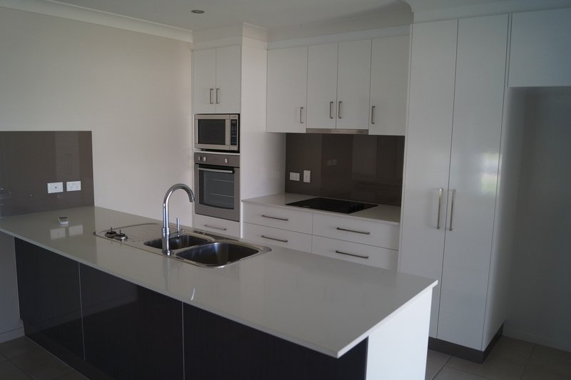 Photo - 1/13 Kassidy Drive, Emerald QLD 4720 - Image 4