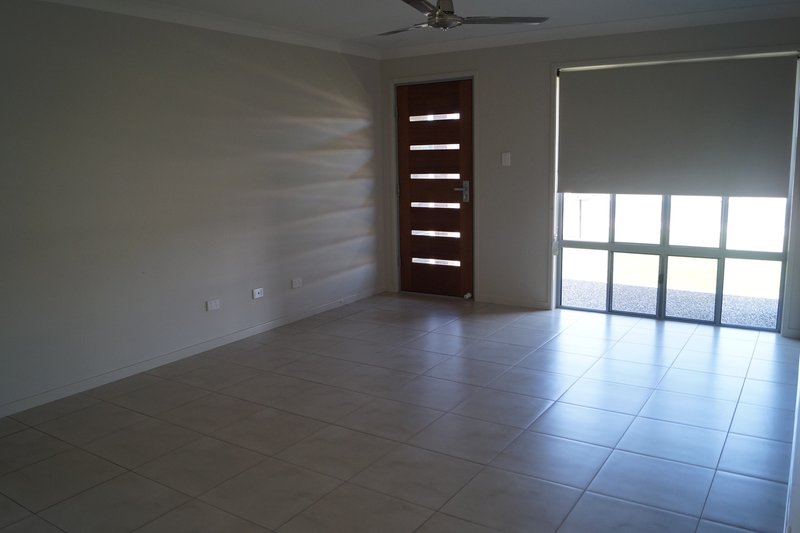 Photo - 1/13 Kassidy Drive, Emerald QLD 4720 - Image 6