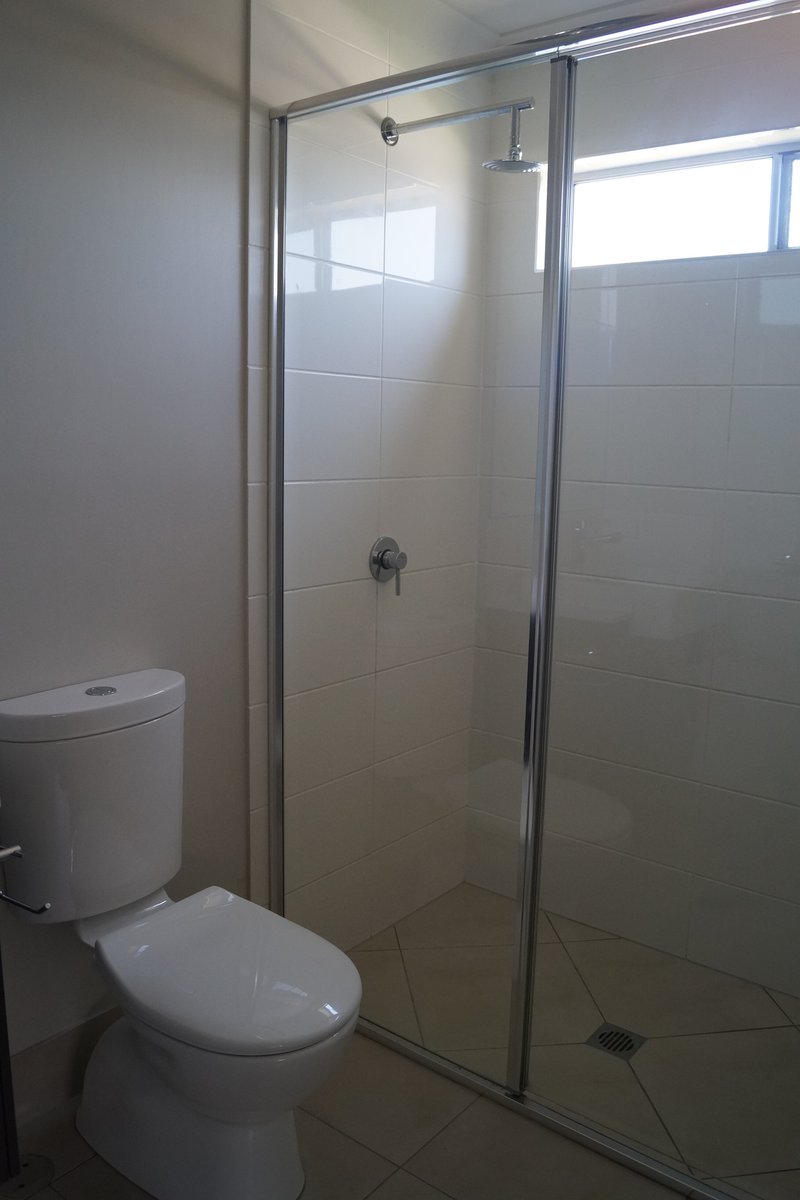 Photo - 1/13 Kassidy Drive, Emerald QLD 4720 - Image 8