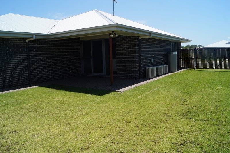 Photo - 1/13 Kassidy Drive, Emerald QLD 4720 - Image 14