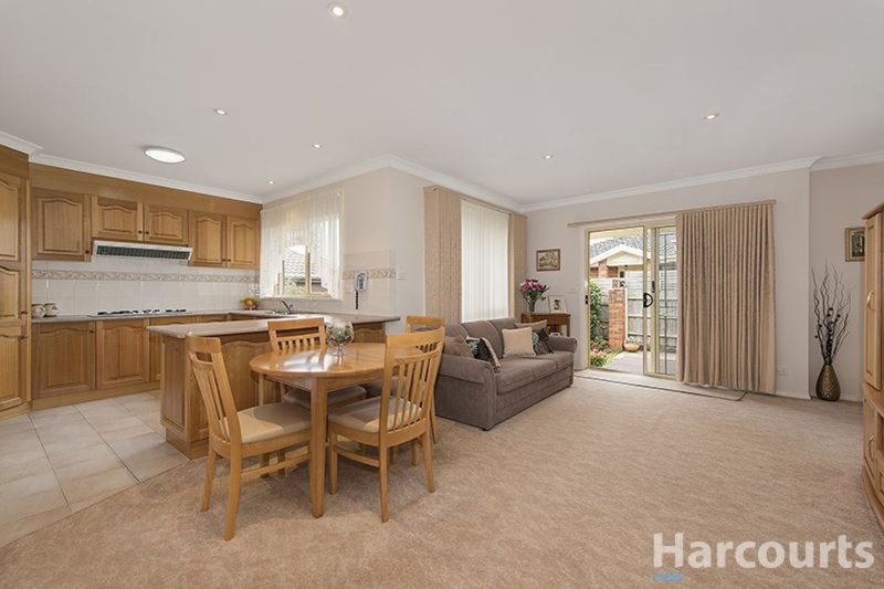 Photo - 1/13 Kirstina Road, Glen Waverley VIC 3150 - Image 4