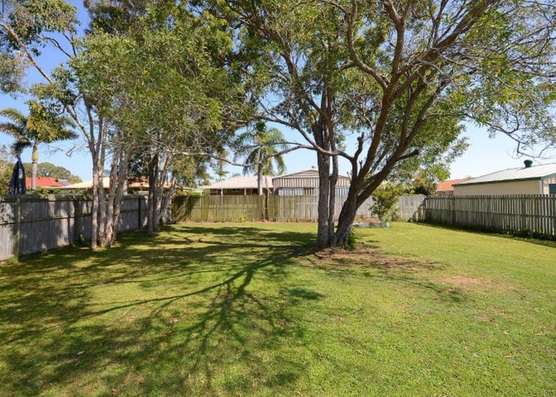 Photo - 113 Limpus Street, Urangan QLD 4655 - Image 2