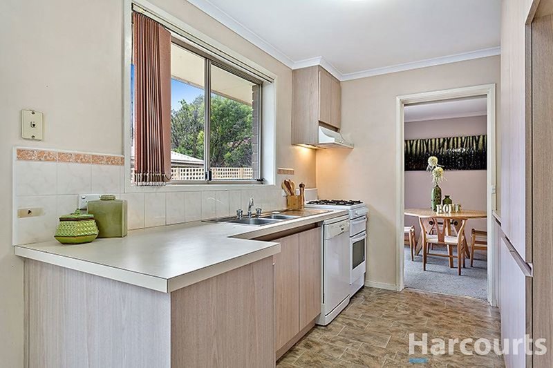 Photo - 1/13 Meadow Crescent, Mount Waverley VIC 3149 - Image 4