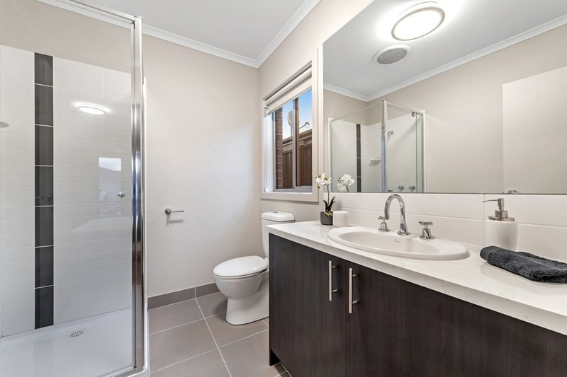 Photo - 113 Moor Park Drive, Craigieburn VIC 3064 - Image 4