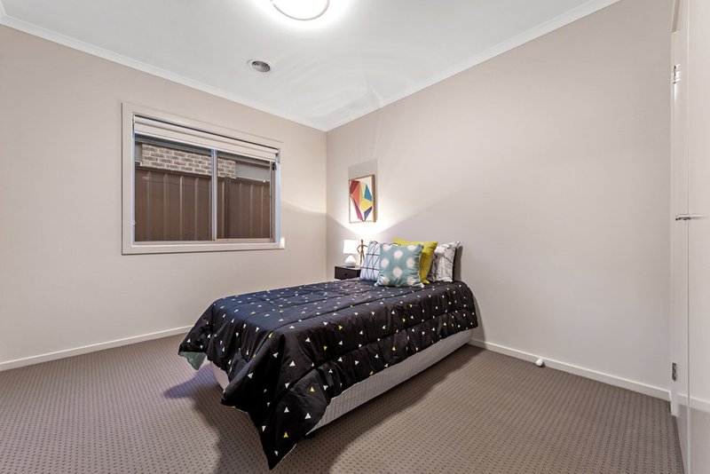 Photo - 113 Moor Park Drive, Craigieburn VIC 3064 - Image 14