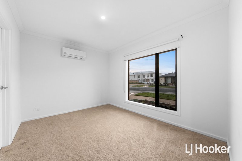 Photo - 113 Prudence Parade, Point Cook VIC 3030 - Image 7