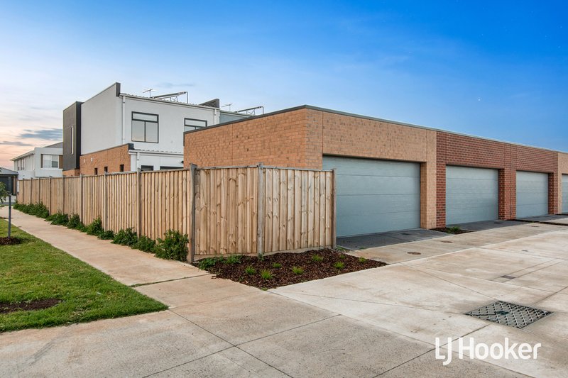 Photo - 113 Prudence Parade, Point Cook VIC 3030 - Image 16