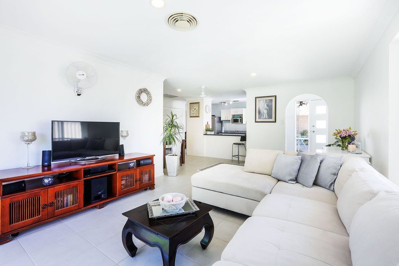 Photo - 1/13 Riccarton Place, Labrador QLD 4215 - Image 7