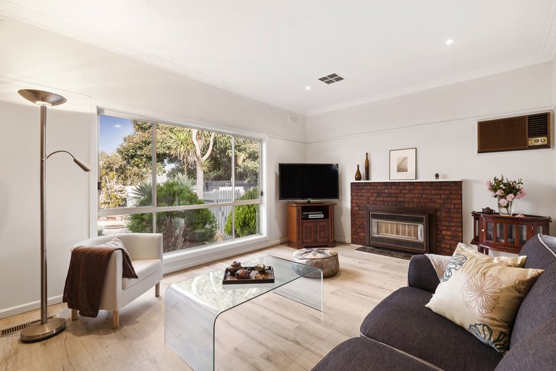 Photo - 1/13 Salem Avenue, Oakleigh South VIC 3167 - Image 2