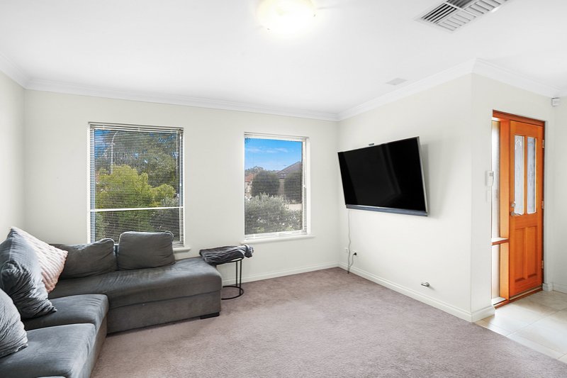 Photo - 1/13 Santarosa Way, Stirling WA 6021 - Image 5