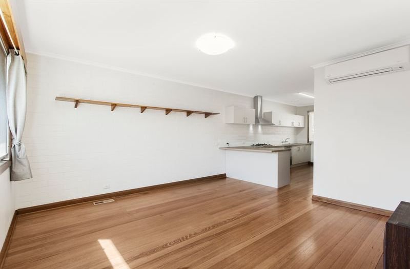 Photo - 1/13 Swindon Road, Hughesdale VIC 3166 - Image 3