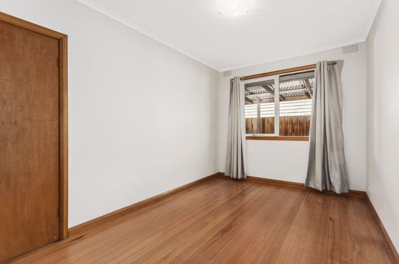 Photo - 1/13 Swindon Road, Hughesdale VIC 3166 - Image 4