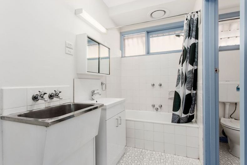 Photo - 1/13 Swindon Road, Hughesdale VIC 3166 - Image 6