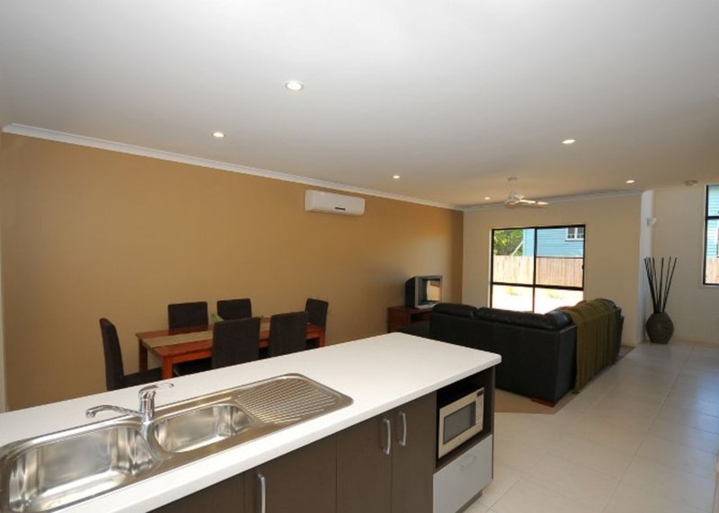 Photo - 1/13 Tavistock Street, Torquay QLD 4655 - Image 7