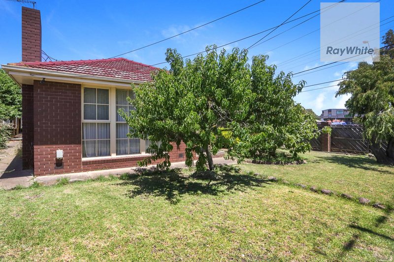 Photo - 113 Taylor Drive, Gladstone Park VIC 3043 - Image 2