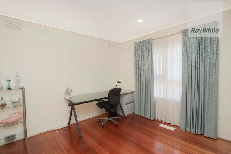 Photo - 113 Taylor Drive, Gladstone Park VIC 3043 - Image 13
