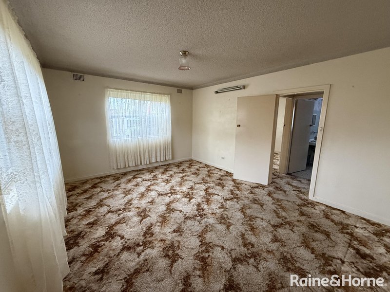 Photo - 1/13 Torpy Street, Orange NSW 2800 - Image 11