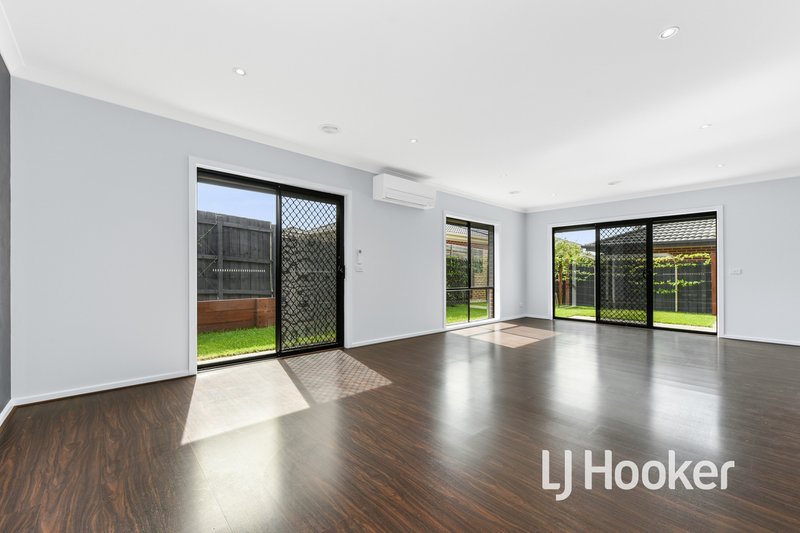 Photo - 11/30 Central Road, Hampton Park VIC 3976 - Image 2