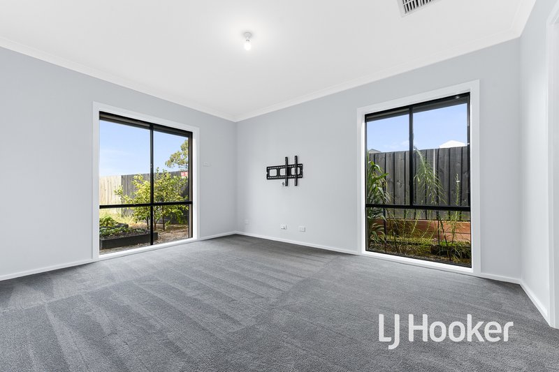 Photo - 11/30 Central Road, Hampton Park VIC 3976 - Image 4