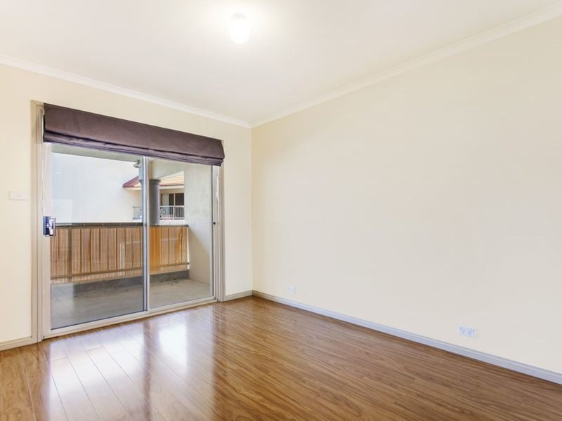 Photo - 11/30 Cunningham Street, Kingston ACT 2604 - Image 4