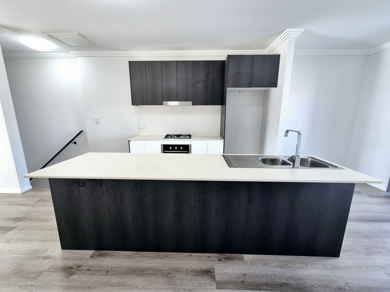 Photo - 11/30 Third Avenue, Macquarie Fields NSW 2564 - Image 3