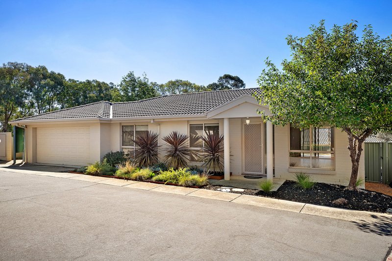 Photo - 1/131 Britten Jones Drive, Holt ACT 2615 - Image 3