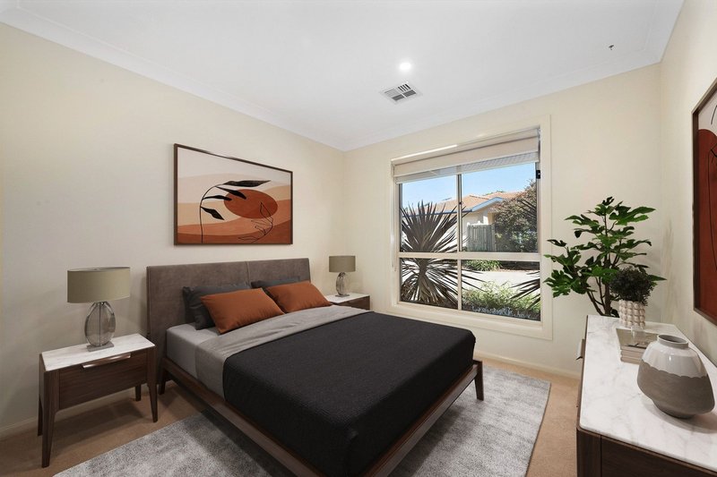 Photo - 1/131 Britten Jones Drive, Holt ACT 2615 - Image 10