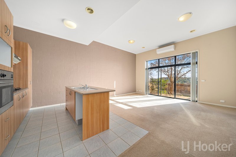 Photo - 11/32 Doeberl Place, Karabar NSW 2620 - Image 4