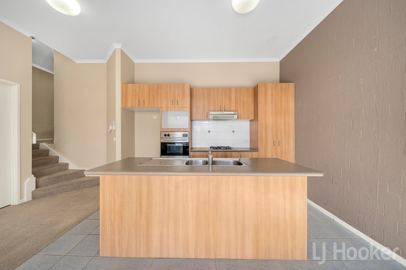 Photo - 11/32 Doeberl Place, Karabar NSW 2620 - Image 6