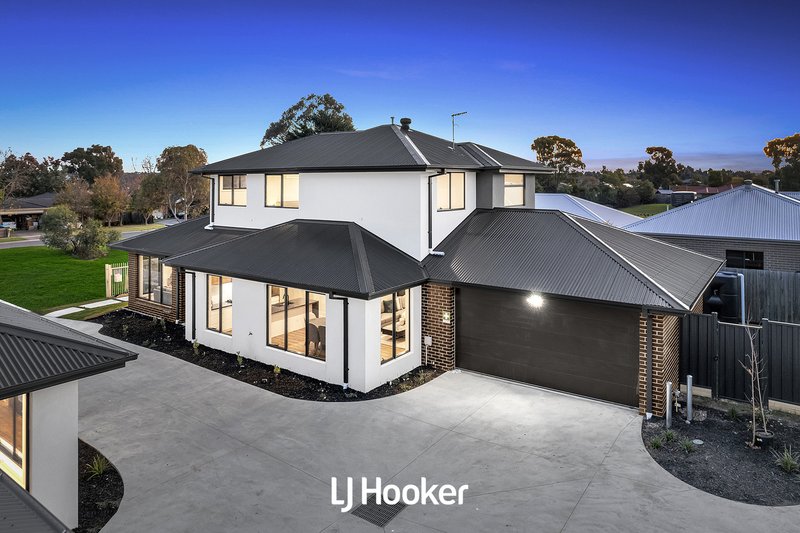 Photo - 1/132 Golf Links Road, Berwick VIC 3806 - Image 2