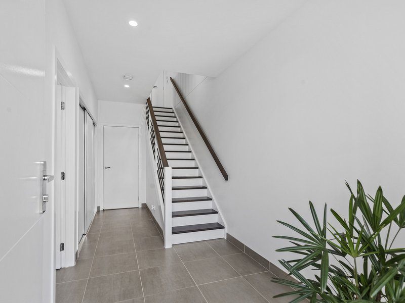 Photo - 11/32 John Street, Redcliffe QLD 4020 - Image 3