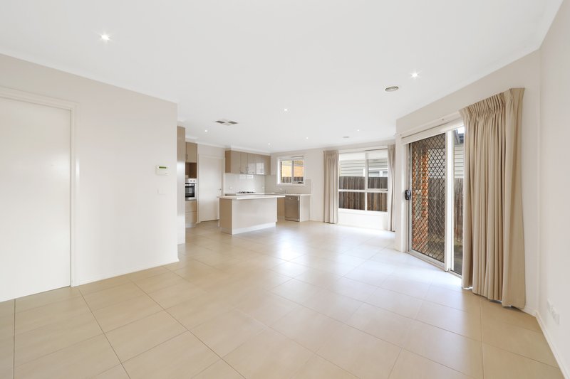 Photo - 1/132 Junction Road, Nunawading VIC 3131 - Image 4