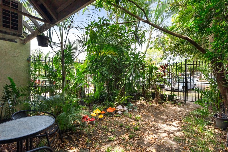 Photo - 11/323 Mcleod Street, Cairns North QLD 4870 - Image 11