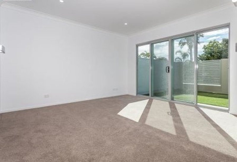 Photo - 1/133 Flinders Parade, Scarborough QLD 4020 - Image 6