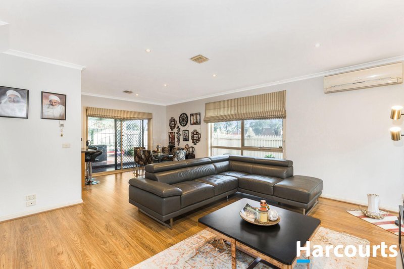 Photo - 1/1340 High Street Road, Wantirna South VIC 3152 - Image 2