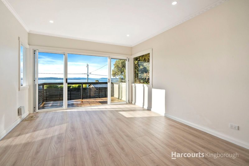 Photo - 1/135 Roslyn Avenue, Blackmans Bay TAS 7052 - Image 4