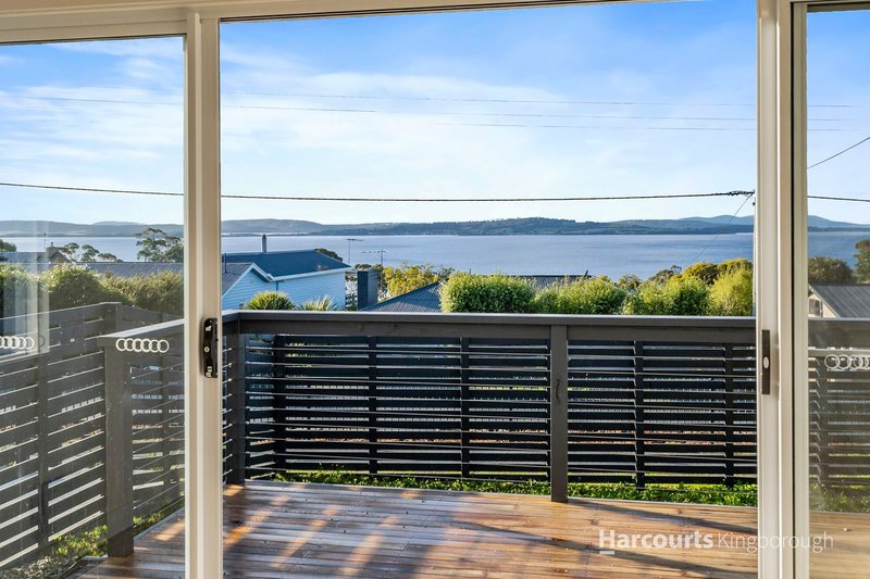 Photo - 1/135 Roslyn Avenue, Blackmans Bay TAS 7052 - Image 6