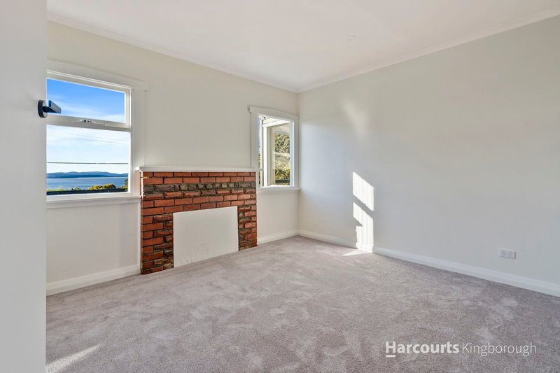 Photo - 1/135 Roslyn Avenue, Blackmans Bay TAS 7052 - Image 10