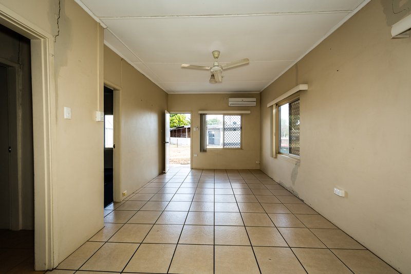 Photo - 1/135 Simpson Street, Mount Isa QLD 4825 - Image 2