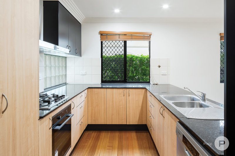 Photo - 1/136 Central Avenue, Indooroopilly QLD 4068 - Image 4