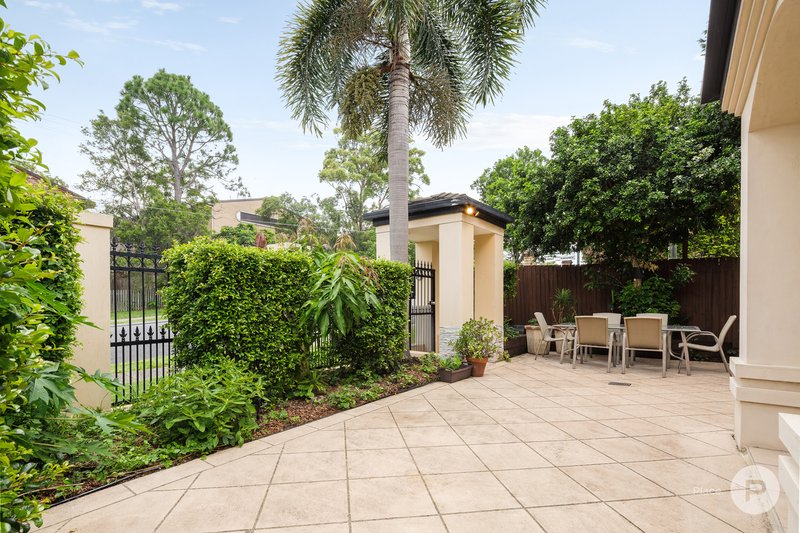 Photo - 1/136 Central Avenue, Indooroopilly QLD 4068 - Image 10