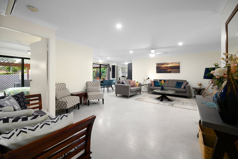Photo - 1/136 Pacific Pines Boulevard, Pacific Pines QLD 4211 - Image 6