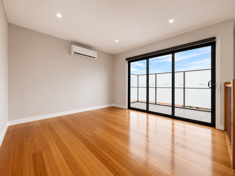 Photo - 1/136 Wood Street, Preston VIC 3072 - Image 2