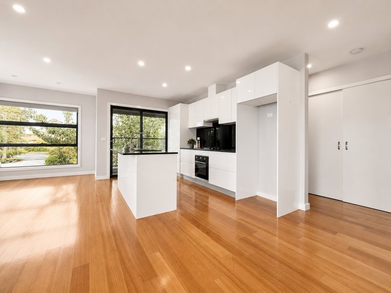 Photo - 1/136 Wood Street, Preston VIC 3072 - Image 3