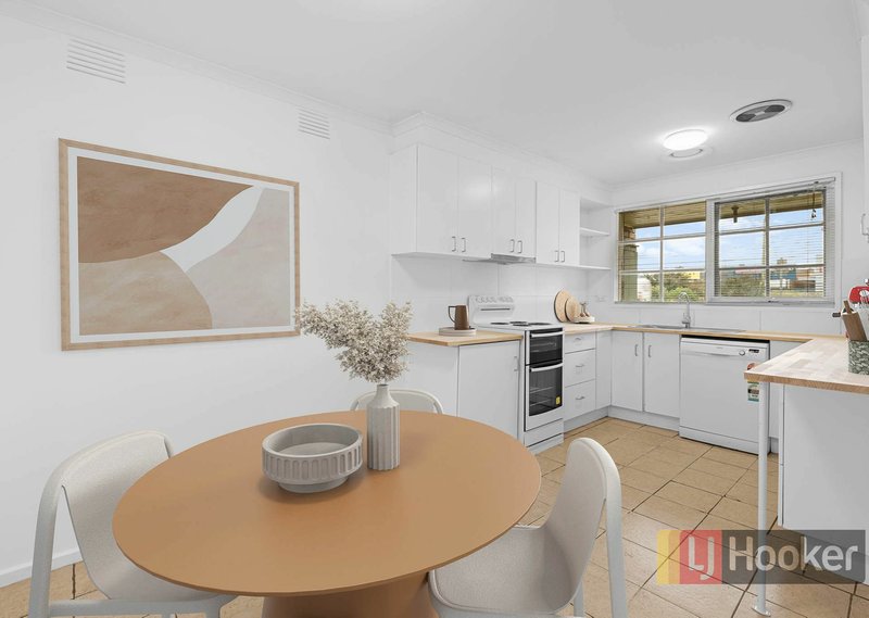 Photo - 1/138 Westall Road, Springvale VIC 3171 - Image 3