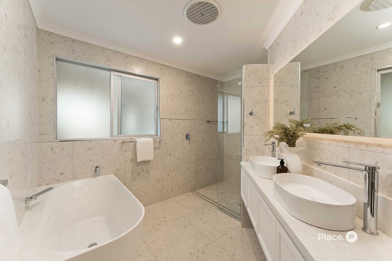 Photo - 1139 South Pine Road, Arana Hills QLD 4054 - Image 10