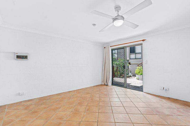 Photo - 11/4-10 Kennedy Drive, Point Lookout QLD 4183 - Image 10