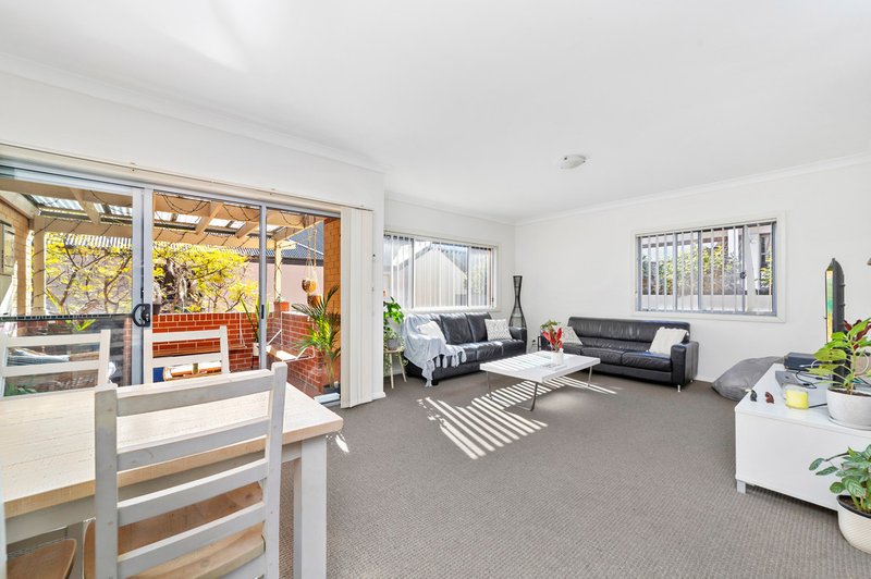 Photo - 11/4-6 Victoria Street, Wollongong NSW 2500 - Image 5