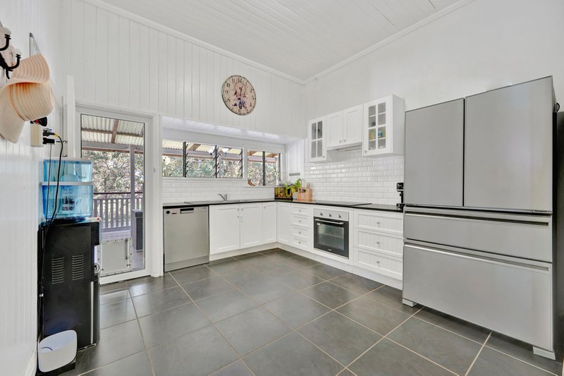 Photo - 114 Biggs Avenue, Beachmere QLD 4510 - Image 12