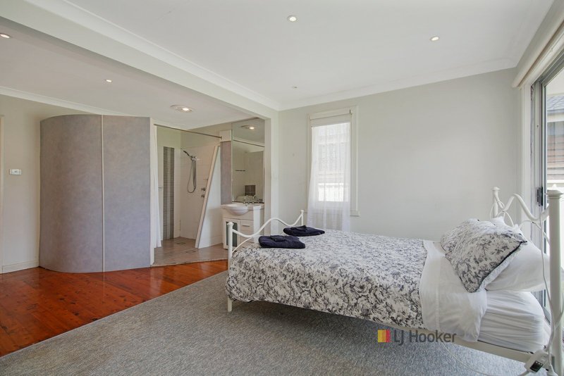 Photo - 114 Birdwood Drive, Blue Haven NSW 2262 - Image 11